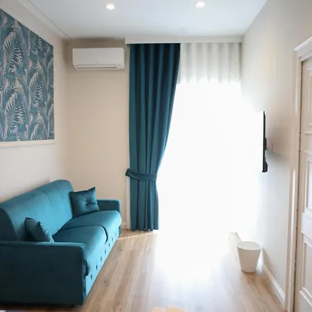 Lukas Luxury 4* Neapol